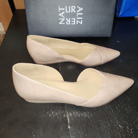 Naturalizer Point Toe Flats, Nude snake 😍🐍 Like new! Size 7 - Picture 3 of 10